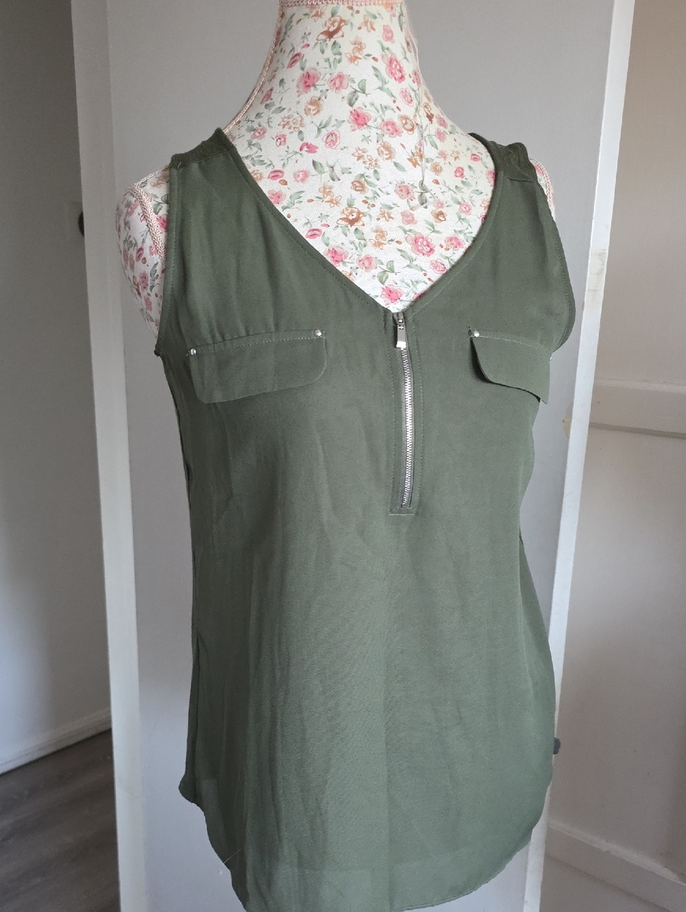 Fortune + Ivy Olive Green Sleeveless Zip-Front Women's Top